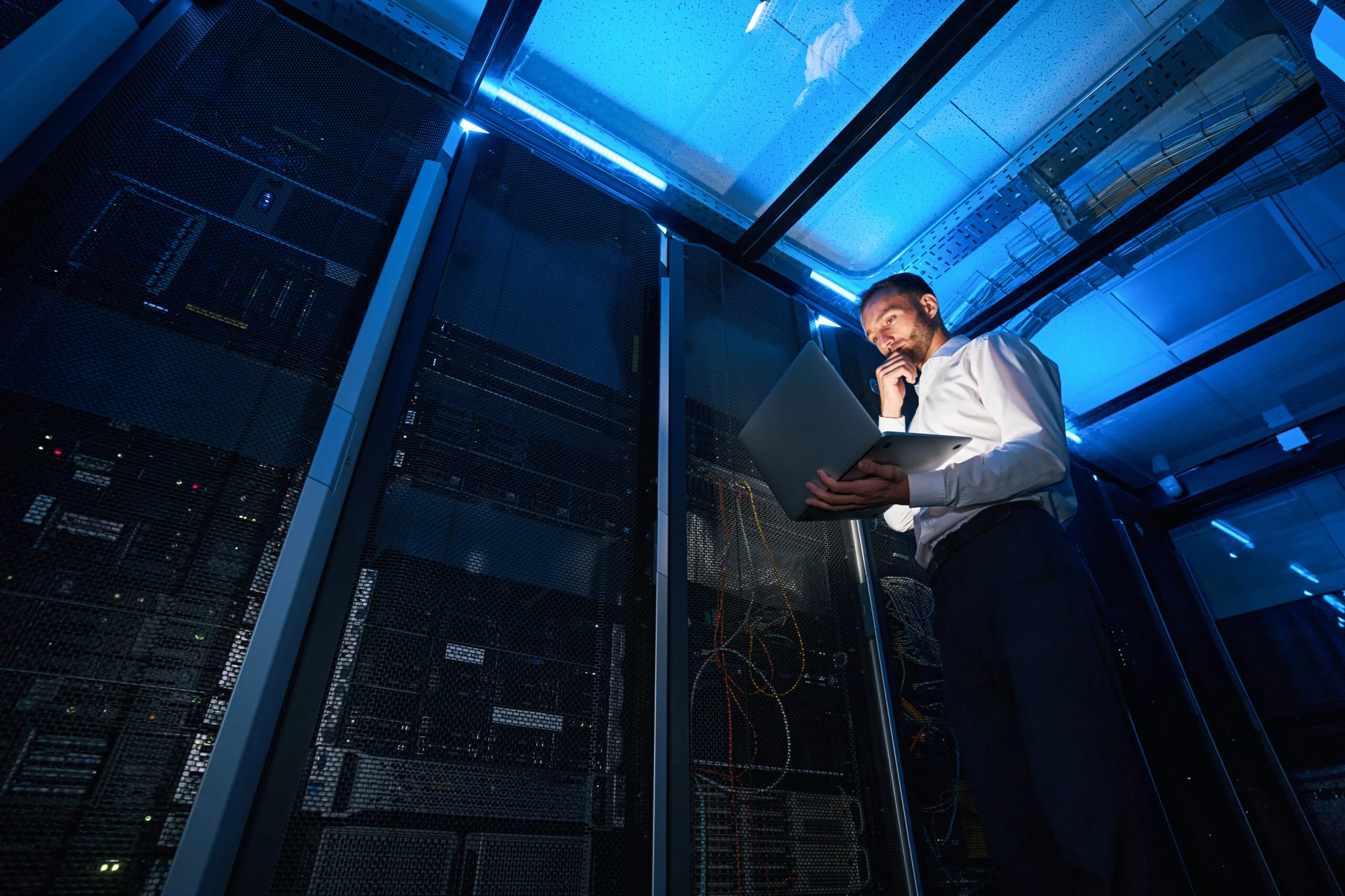 IT-Berater der inactio analysiert Systeme